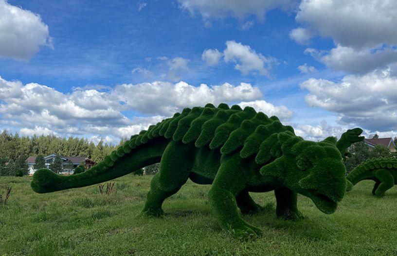 Топиари парк - динозавры - в поселке Emerald Village