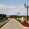 Бульвар с озеленением около каскадных ручьев Коттеджный поселок Руза Фэмили Парк