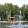 Это первый из трех динамических фонтанов на озере